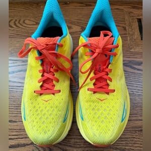 Hoka Clifton 9 Running Shoes. Men’s 9.5